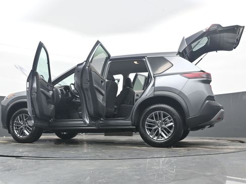 Used 2023 Nissan Rogue S image 44