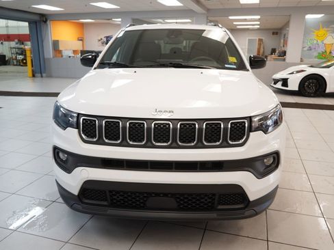 Used 2023 Jeep Compass Latitude AWD/4WD image 14