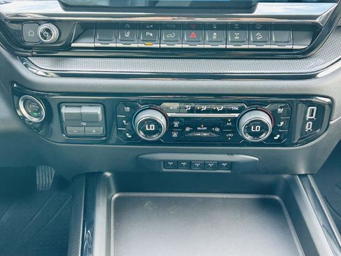 Used 2025 Chevrolet Silverado 2500 ZR2 image 24