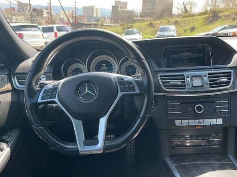 Used 2016 Mercedes-Benz E 350 4MATIC Sedan image 11