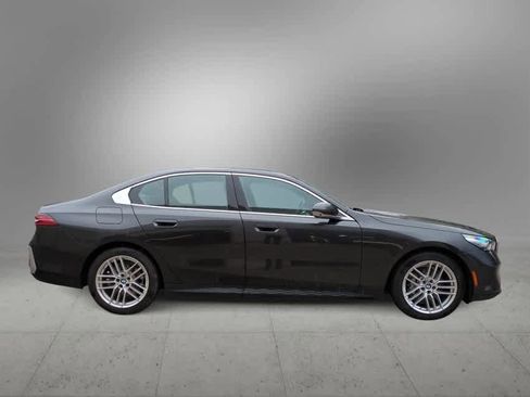 Used 2025 BMW 530i xDrive w/ Premium Package image 9