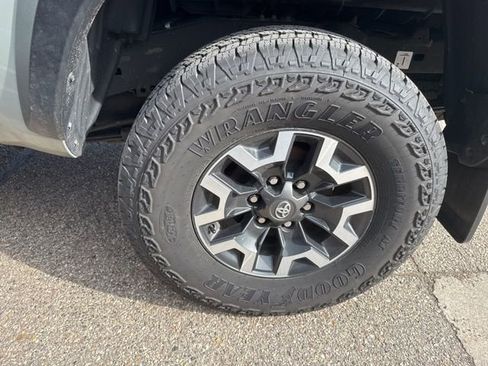 Used 2022 Toyota Tacoma TRD Off-Road w/ TRD Premium Off Road Package image 11