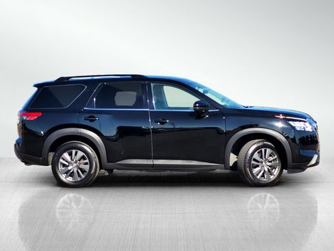 Used 2023 Nissan Pathfinder SV FWD image 3