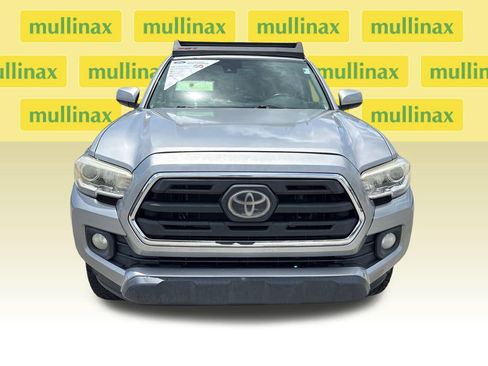 Used 2018 Toyota Tacoma SR5 RWD image 11