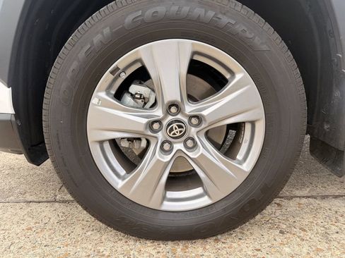 Used 2024 Toyota RAV4 LE AWD/4WD image 9