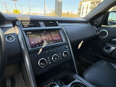 Used 2020 Land Rover Discovery Landmark AWD/4WD image 25