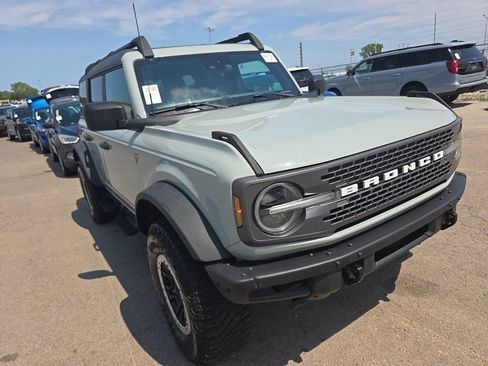Used 2023 Ford Bronco Badlands w/ Sasquatch Package AWD/4WD image 3