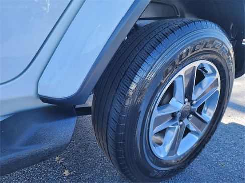 Used 2022 Jeep Wrangler Unlimited Sahara image 12