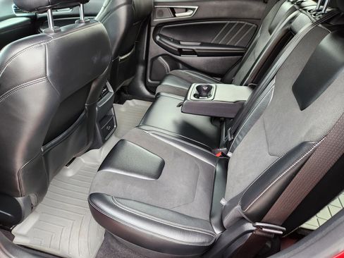 Used 2021 Ford Edge ST image 11