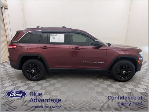 Used 2025 Jeep Grand Cherokee Laredo X RWD image 2