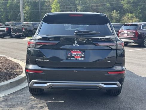 New 2025 Mitsubishi Outlander SE image 9