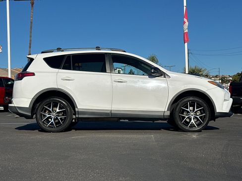 Used 2016 Toyota RAV4 SE image 6