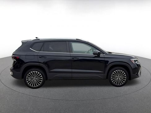 Used 2025 Volkswagen Taos SE FWD image 16
