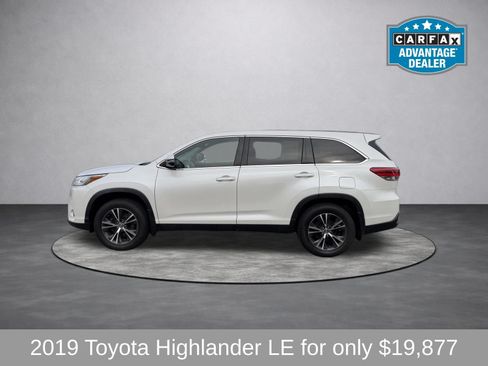 Used 2019 Toyota Highlander LE AWD/4WD image 4