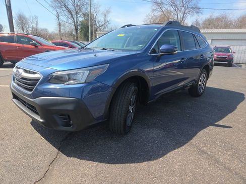 Used 2022 Subaru Outback Premium image 3