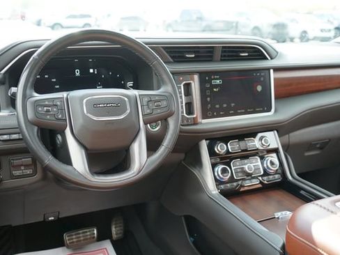Used 2023 GMC Yukon Denali Ultimate AWD/4WD image 12