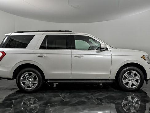Used 2019 Ford Expedition XLT w/ Equipment Group 201A AWD/4WD image 9