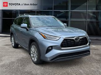Used 2023 Toyota Highlander Limited AWD/4WD video 1