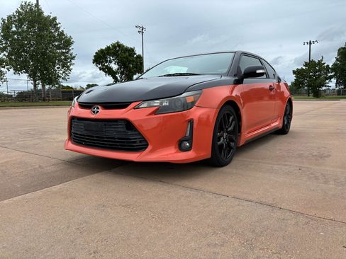 Used 2015 Scion tC FWD image 3