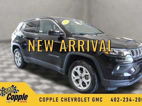 Used 2025 Jeep Compass Latitude AWD/4WD image 1
