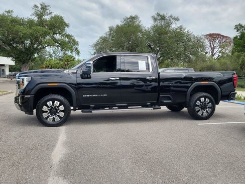 Used 2025 GMC Sierra 3500 Denali w/ Denali Reserve Package AWD/4WD image 4