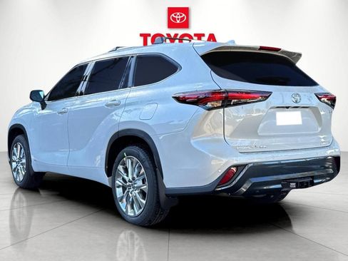 New 2026 Toyota Highlander Limited AWD/4WD image 5