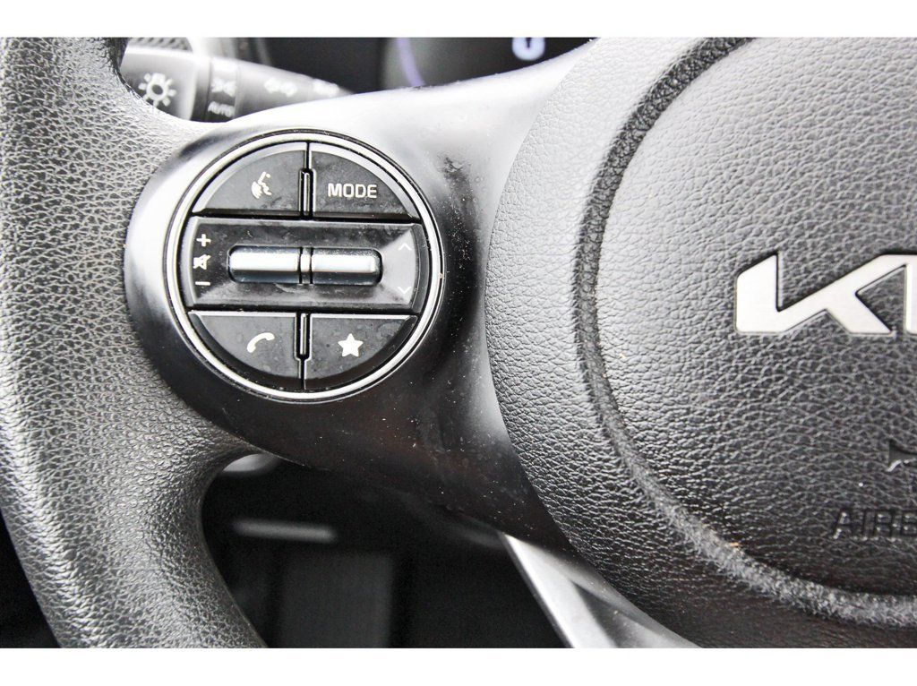 Used 2025 Kia Soul LX w/ LX Technology Package FWD image 19