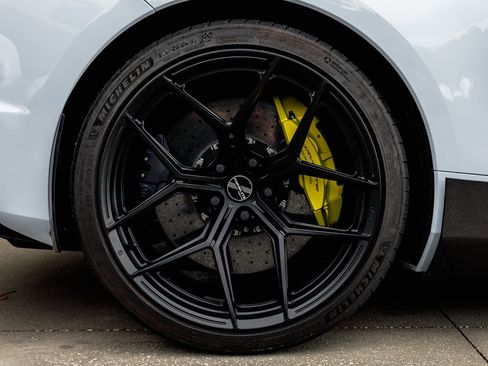 Used 2023 Chevrolet Corvette Z06 w/ Z07 Performance Package image 5