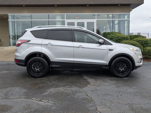 Used 2017 Ford Escape Titanium image 3