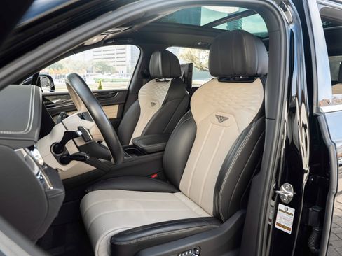 Used 2023 Bentley Bentayga Extended Wheelbase image 23