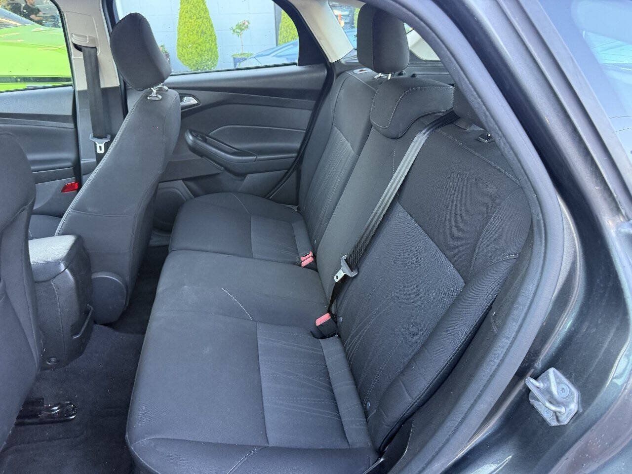 Used 2016 Ford Focus SE FWD image 12
