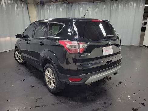 Used 2017 Ford Escape SE image 6