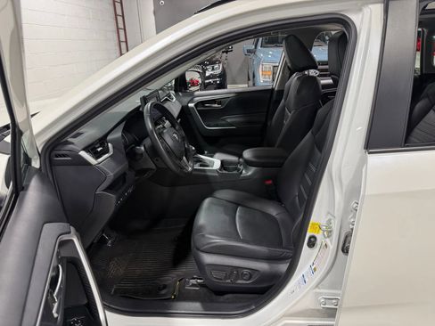 Used 2021 Toyota RAV4 XLE Premium AWD/4WD image 15