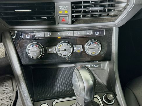 Used 2020 Volkswagen Jetta SE FWD image 23