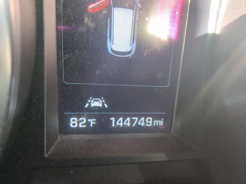 Used 2017 Hyundai Santa Fe Limited FWD image 5