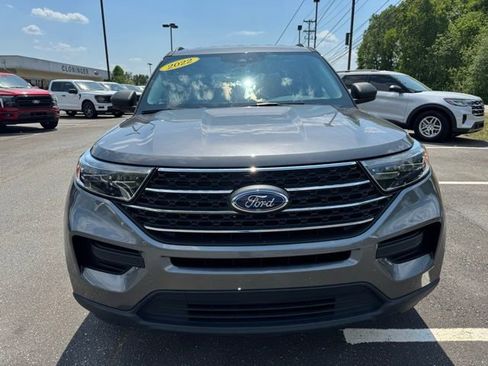 Used 2022 Ford Explorer XLT RWD image 2