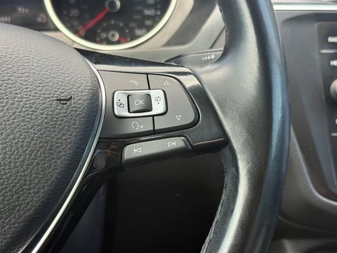 Used 2018 Volkswagen Tiguan SE AWD/4WD image 17