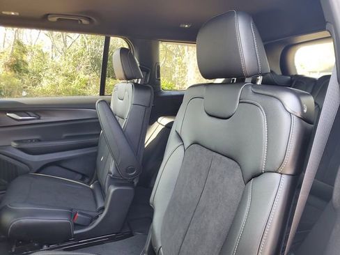 New 2025 Jeep Grand Cherokee L Altitude image 9