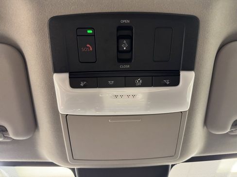 Used 2024 Nissan Sentra SR w/ SR Premium Package image 38