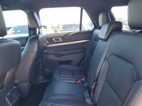 Used 2019 Ford Explorer XLT w/ Equipment Group 202A image 11