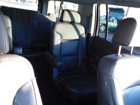 Used 2018 Chevrolet Suburban Premier image 17