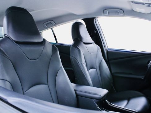 Used 2022 Toyota Prius XLE image 20