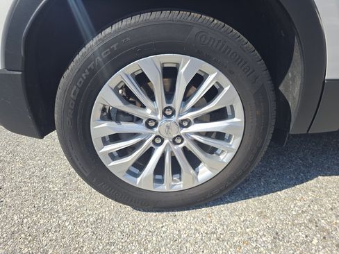Used 2024 Cadillac XT4 Luxury w/ Cold Weather Package AWD/4WD image 8