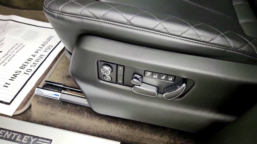Used 2018 Bentley Bentayga AWD/4WD image 12