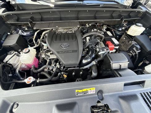 Used 2023 Toyota Highlander XLE AWD/4WD image 29