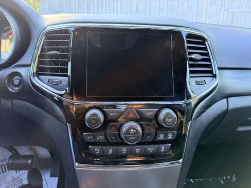 Used 2020 Jeep Grand Cherokee Altitude RWD image 25