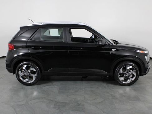 Certified 2024 Hyundai Venue SEL FWD image 15