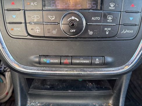 Used 2017 Dodge Grand Caravan GT image 27