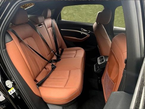 Used 2022 Audi e-tron Premium Plus w/ Premium Plus Package image 26