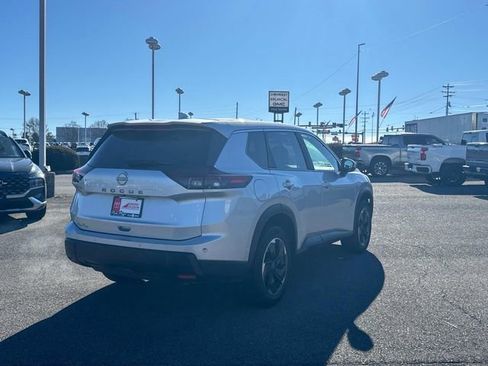 Used 2025 Nissan Rogue SV image 4